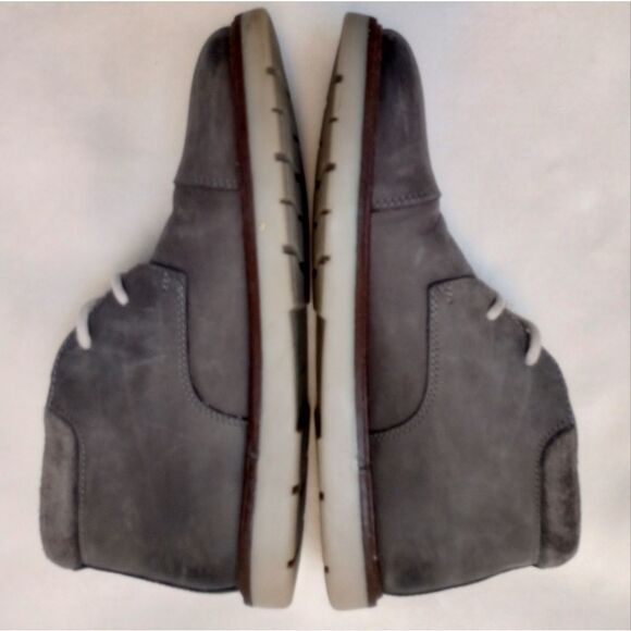 Clarks Grandin Top Chukka Boot in Gray Nubuck, size 8